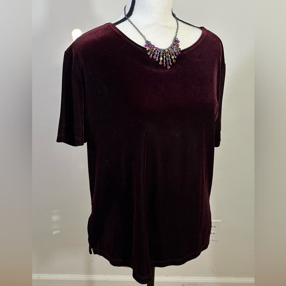 Notations sz med - lg top burgundy velveteen short sleeves lightweight easy care